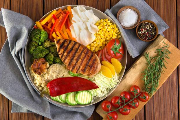 10 znakova da unosite previše proteina - i 10 da ih vašem tijelu kronično nedostaje