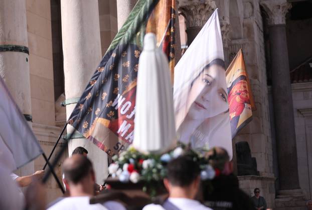 Split: Na Peristilu se održala još jedna muška molitva krunice