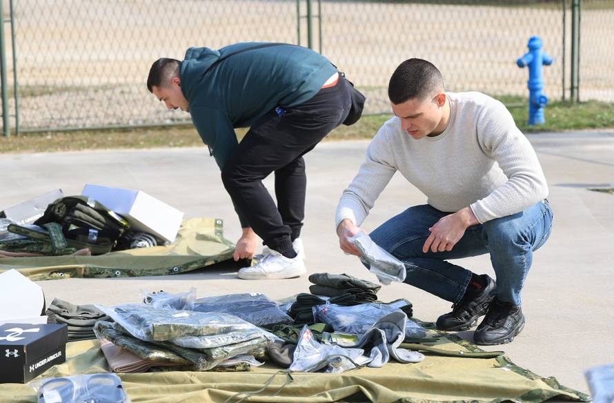 Ministar Anušić i general Kundid na prvom danu TVO-a na Slunju