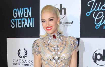Gwen Stefani izgledom šokirala fanove: Čekaj, pa tko je ovo? Molim te, stani s operacijama