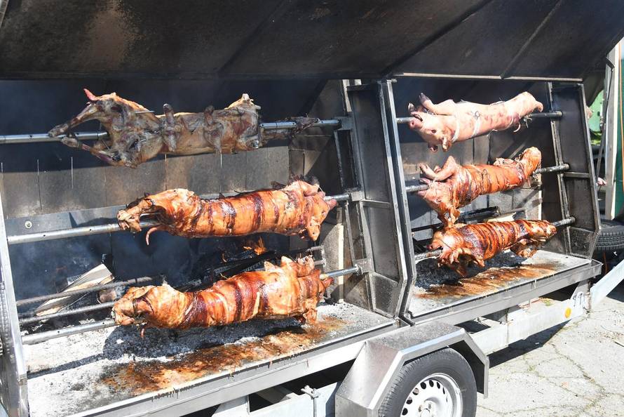 Gudovac: Od gastro ponude, najtraženiji su odojak i janjetina s ražnja