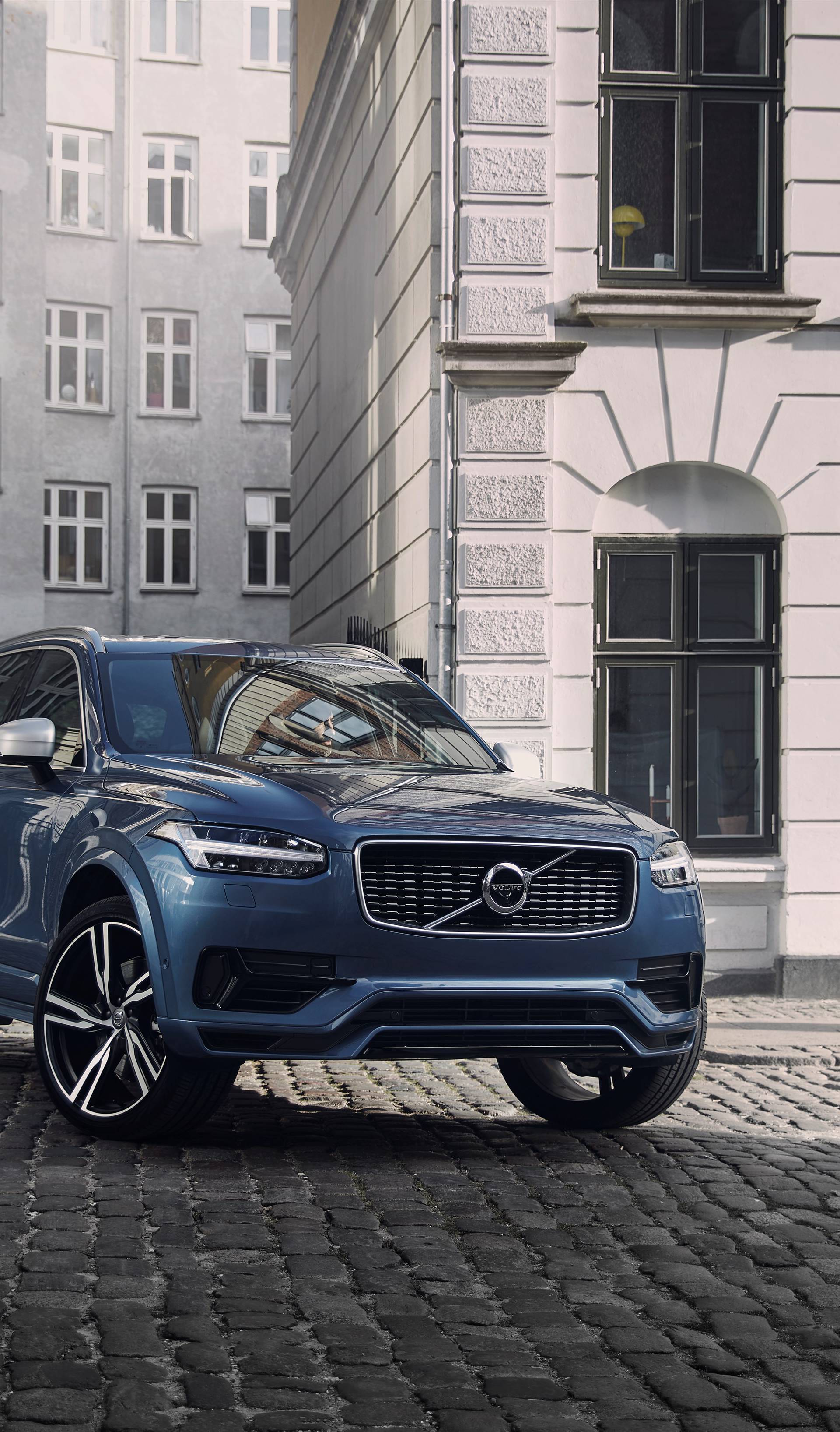 Volvo prelazi na struju: Svaki novi auto imat će elektromotor