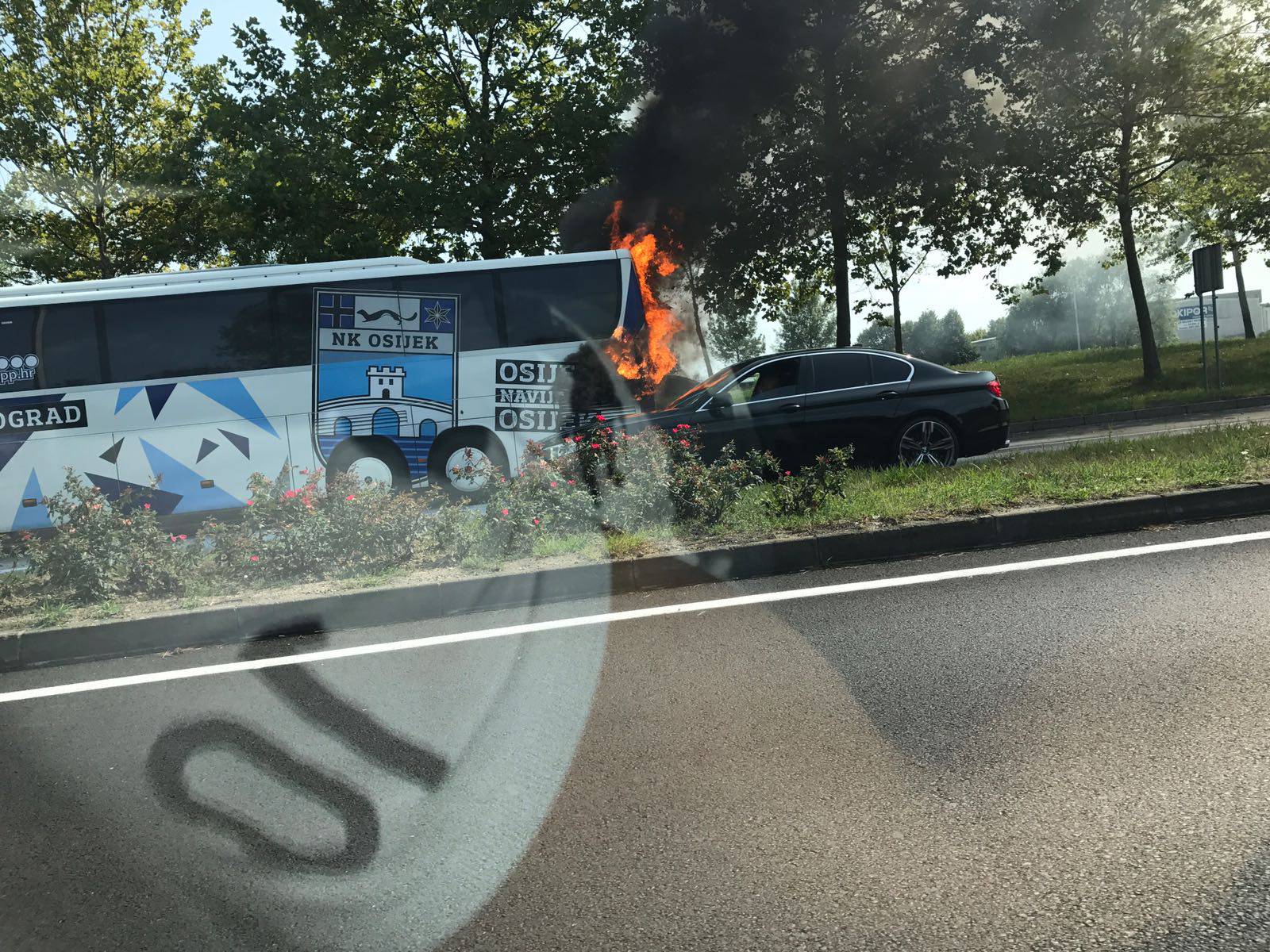 Buktinja na Slavonskoj Aveniji: Zapalio se autobus NK Osijek