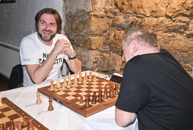 Zagreb: Brojni poznati na humanitarnom šahovskom turnir u konobi Mašklin i Lata
