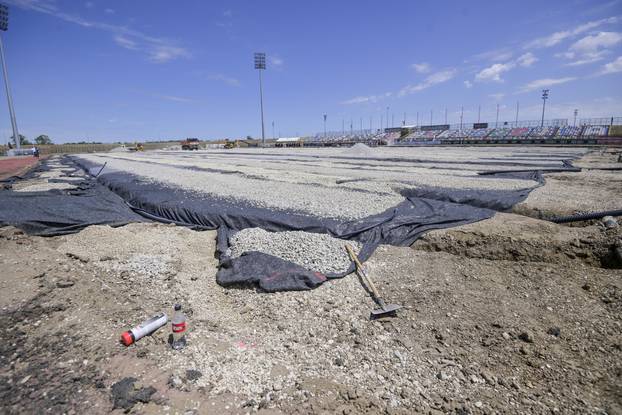 Velika Gorica: Radovi na promjeni travnjaka na stadionu Gorica 