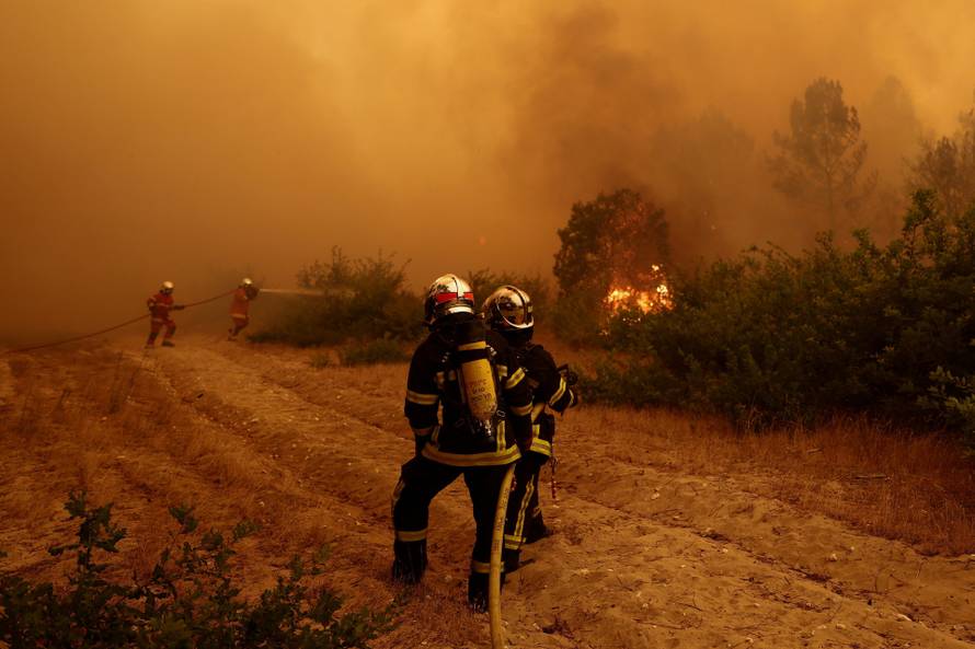 Wildfire in Lege-Cap-Ferret