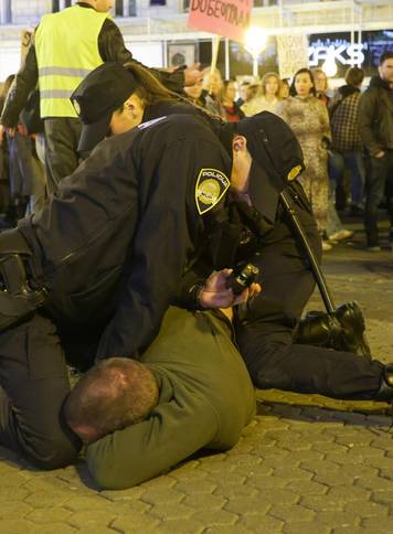 Zagreb: Policija uhitila mu&scaron;karca koji je verbalno napao sudionike No&cacute;nog mar&scaron;a