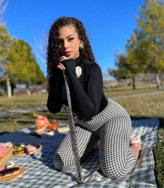 FOTO Ona je 'Bomba', doslovno. Nekad je najavljivala borbe pa promijenila posao. I voli kečera