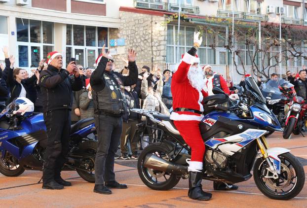 Šibenik:  Motomrazovi tradicionalno u predboži?no vrijeme darivali Centar za odgoj i obrazovanje Šubi?evac