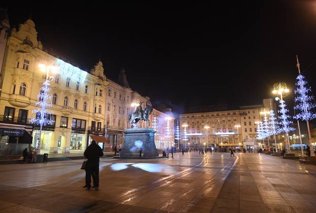 Prazan Trg bana Jelačića zbog otkazanog dočeka Nove godine