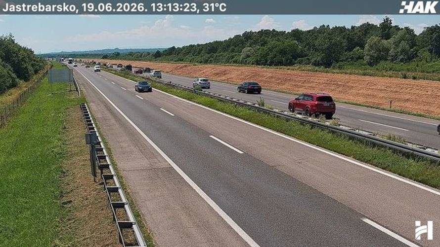 FOTO Skratili petak i požurili na produženi vikend: Ogromna gužva kod Lučkog prema moru