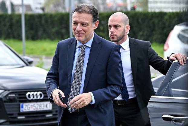 Zagreb: Okupljanje uzvanika uoči 20. Općeg sabora HDZ-a u KD Vatroslav Lisinski