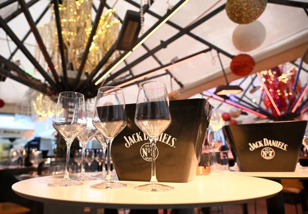 Zagreb: Pripreme ugostitelja u centru grada povodom Badnjaka