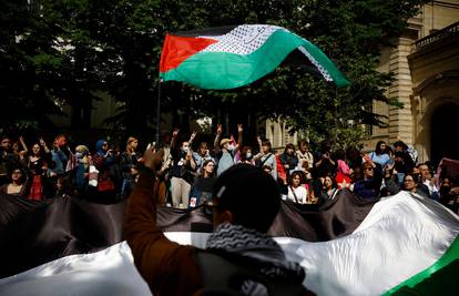 VIDEO Pariška policija rastjerala prosvjed za Gazu kod Sorbonne