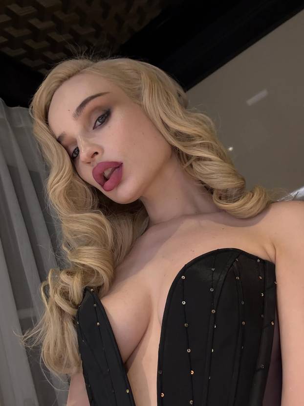 FOTO 'Gaćice je ostavila doma?' Evo tko je dama o kojoj se priča