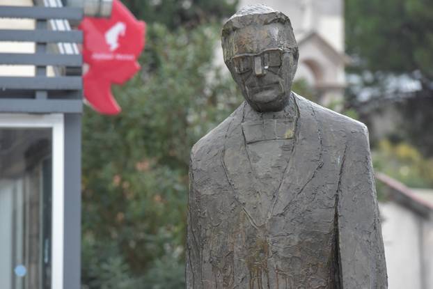 FOTO Najteži izbor: Svako naše mjesto svoj kip Tuđmana ima. Koji vam je Franjo najbolji?