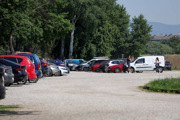 Zagreb: Građani i na Bundeku uz roštilj slave praznik rada 