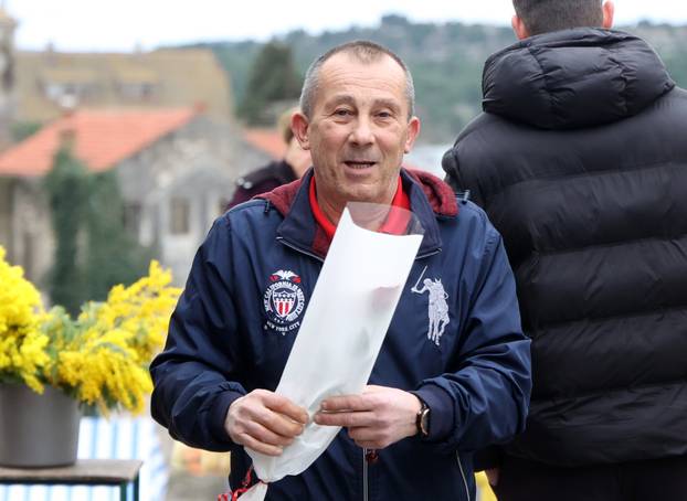 Šibenik: Prodaja cvije?a za Valentinovo