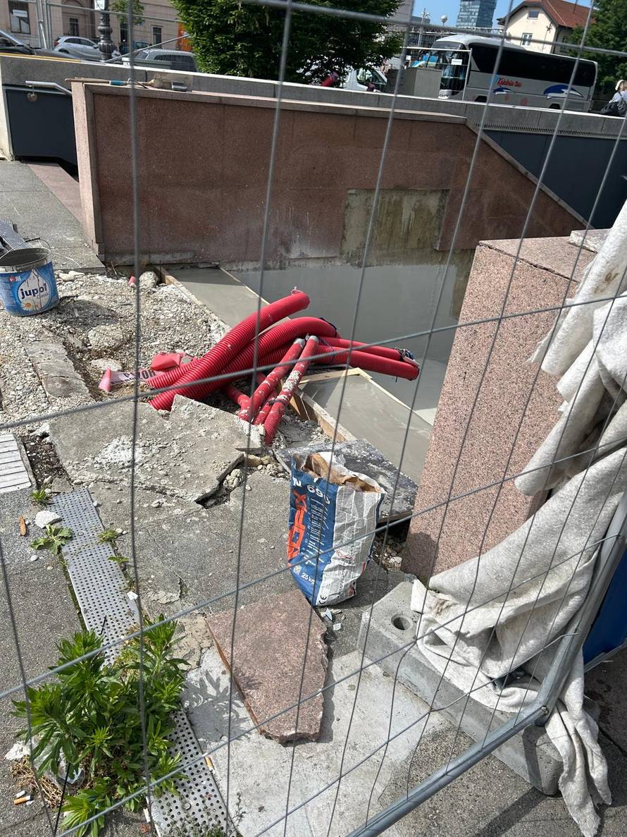 FOTO Je li moguće? Jedan radnik betonira oko stuba od 800.000 € na koje se čeka već 2 godine!