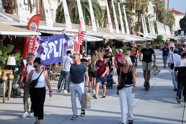 Split: Navijači hrvatske reprezetacije na Rivi