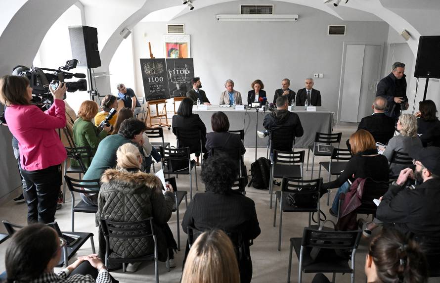 Zagreb: 1100 izlozba Hrvatskog Kraljevstva  u Klovicevim dvorima