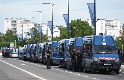 Talačka kriza u srcu Moskve:  U trgovini je zatočio zaposlenicu