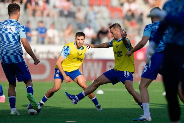 Thun: Zagrijavanje igrača prije početka utakmice FC Thun - GNK Dinamo