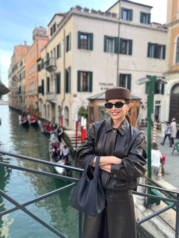 Pogledajte kako se Severina opušta na odmoru: Brčkanje u bazenu, fina hrana i skupi izlozi