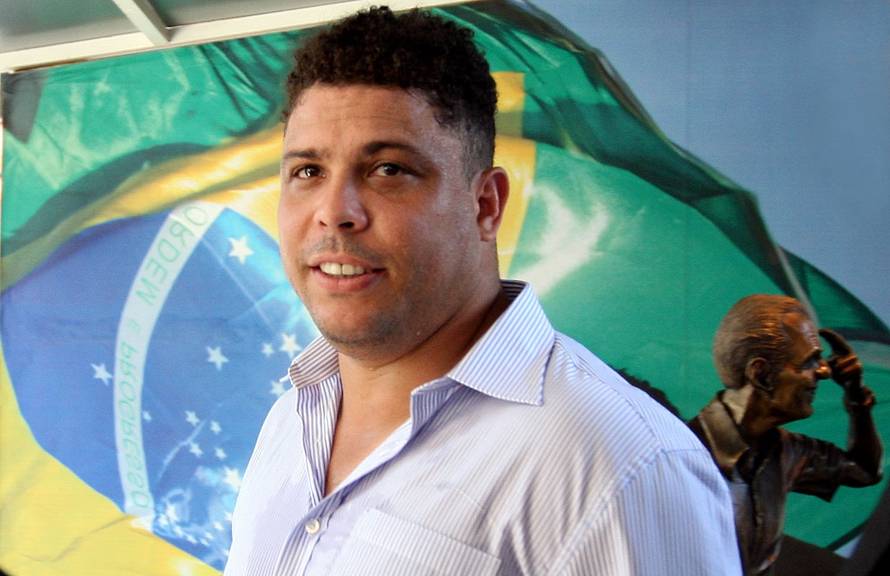 Ronaldo visits Maracana stadium