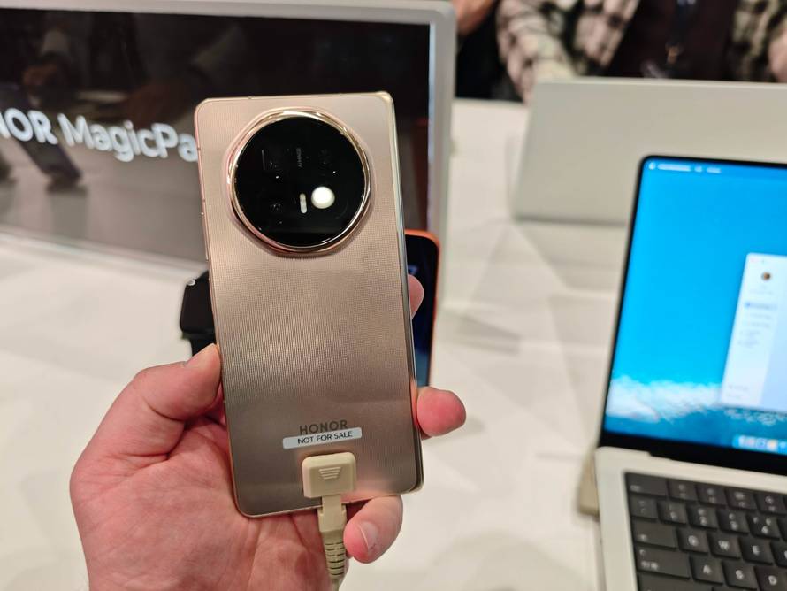 VIDEO Honor pomiče granice: Magic V6 je nevjerojatno tanak  i ima impresivnu bateriju