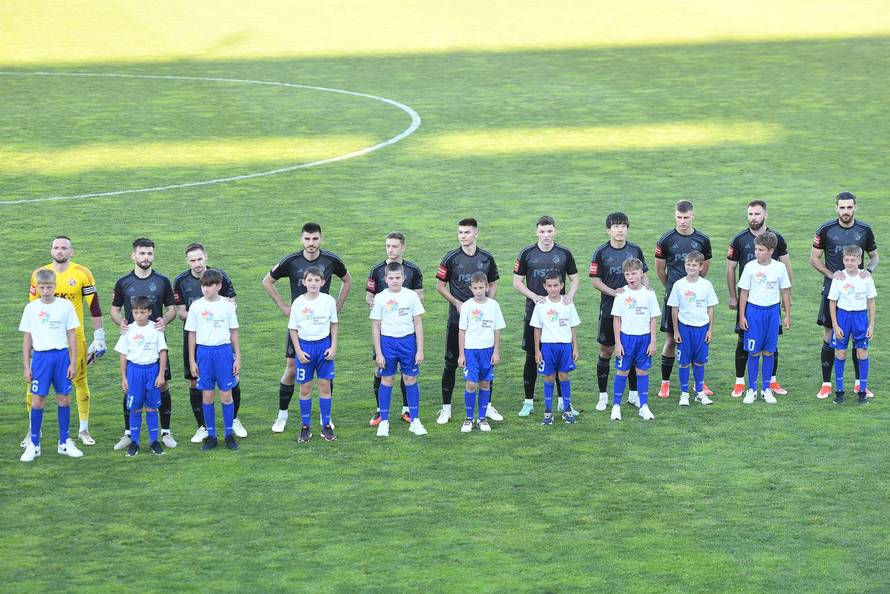 Koprivnica: Zagrijavanje igrača uoči početka utakmice NK Slaven Belupo - GNK Dinamo