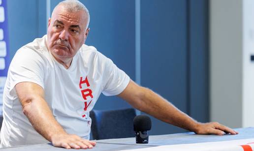 Poja&ccaron;anje na Gripama! Jasmin Repe&scaron;a pomo&cacute;i &cacute;e sinu u Splitu