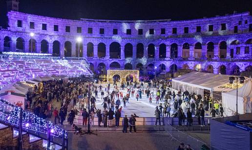 FOTO Spektularno! Otvoreno klizali&scaron;te u Areni Pula uz kliza&ccaron;ki show i glazbeni nastup