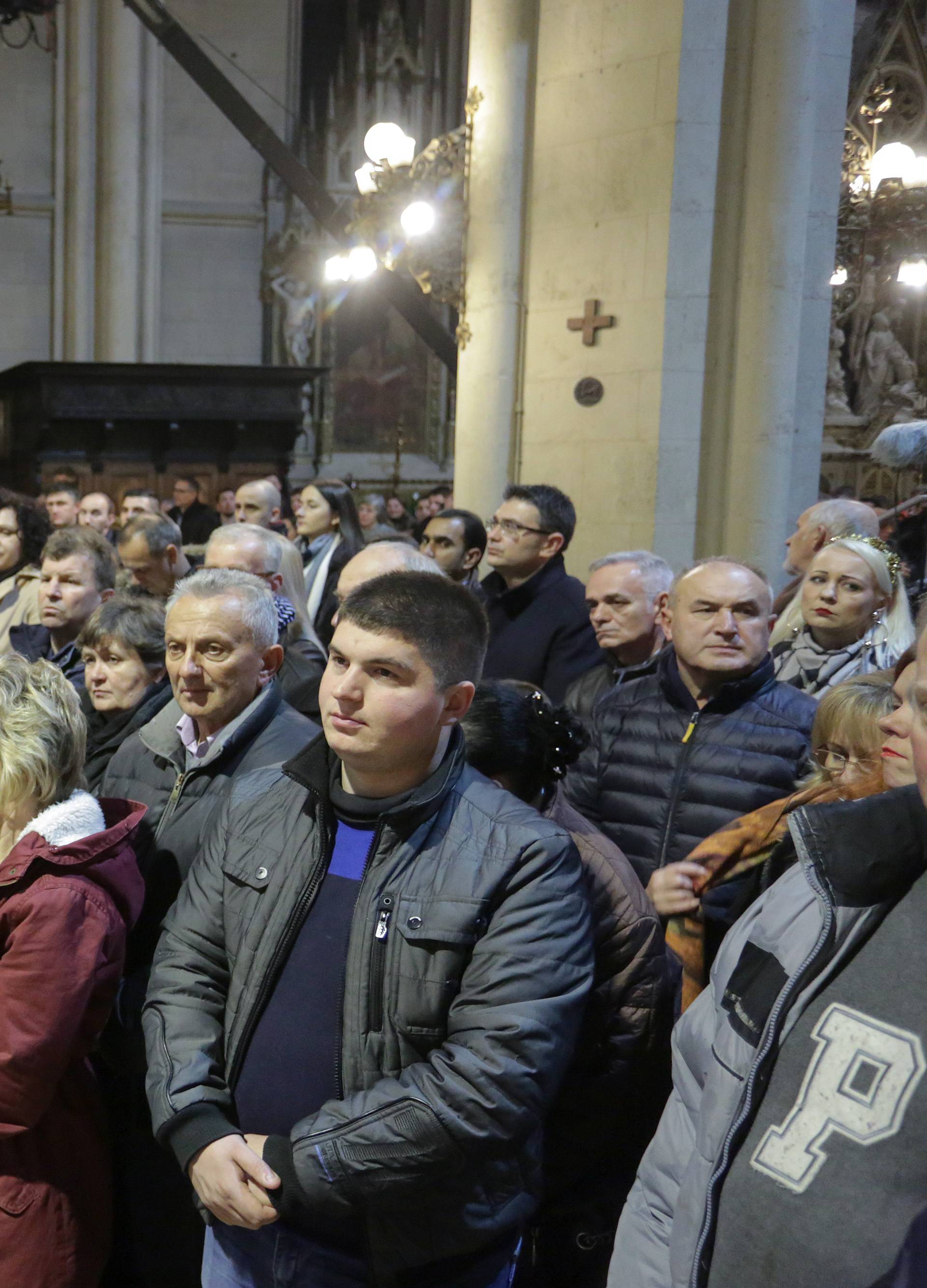 Bozanić: Božić nije užurbanost, kupovanje darova ili čestitke...