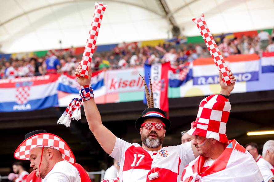 Hamburg: Navijači uoči početka utakmice Hrvatske i Albanije u 2. kolu skupine B na Europskom prvenstvu
