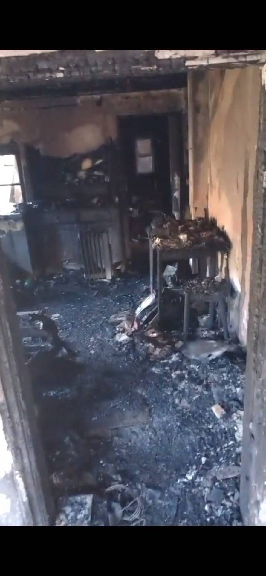 Izgorjela obiteljska kuća u Donjoj Stubici. Žena pri loženju peći granje polila tekućinom