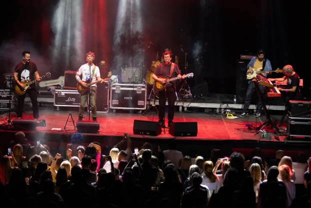 Osijek: Bajaga i Instruktori održali koncert u dvorani Gradski vrt 