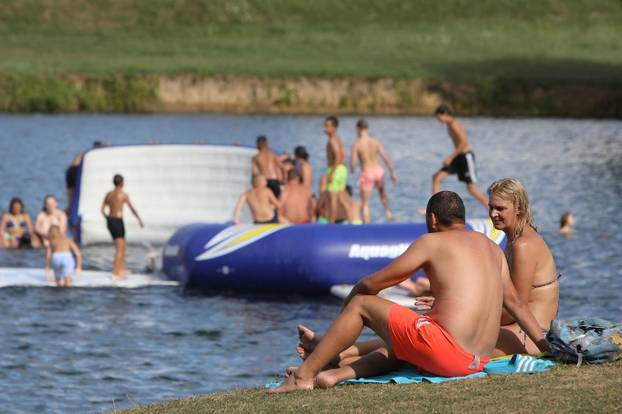 Karlovac: Osvježenje u rijeci Korani