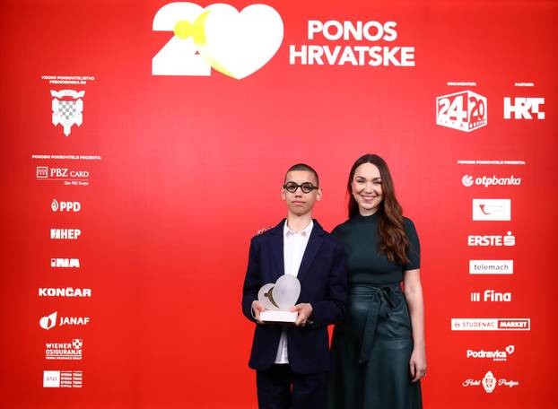 Zagreb: Svečana dodjela nagrade Ponos Hrvatske, fotografiranje prije početka dodjele 