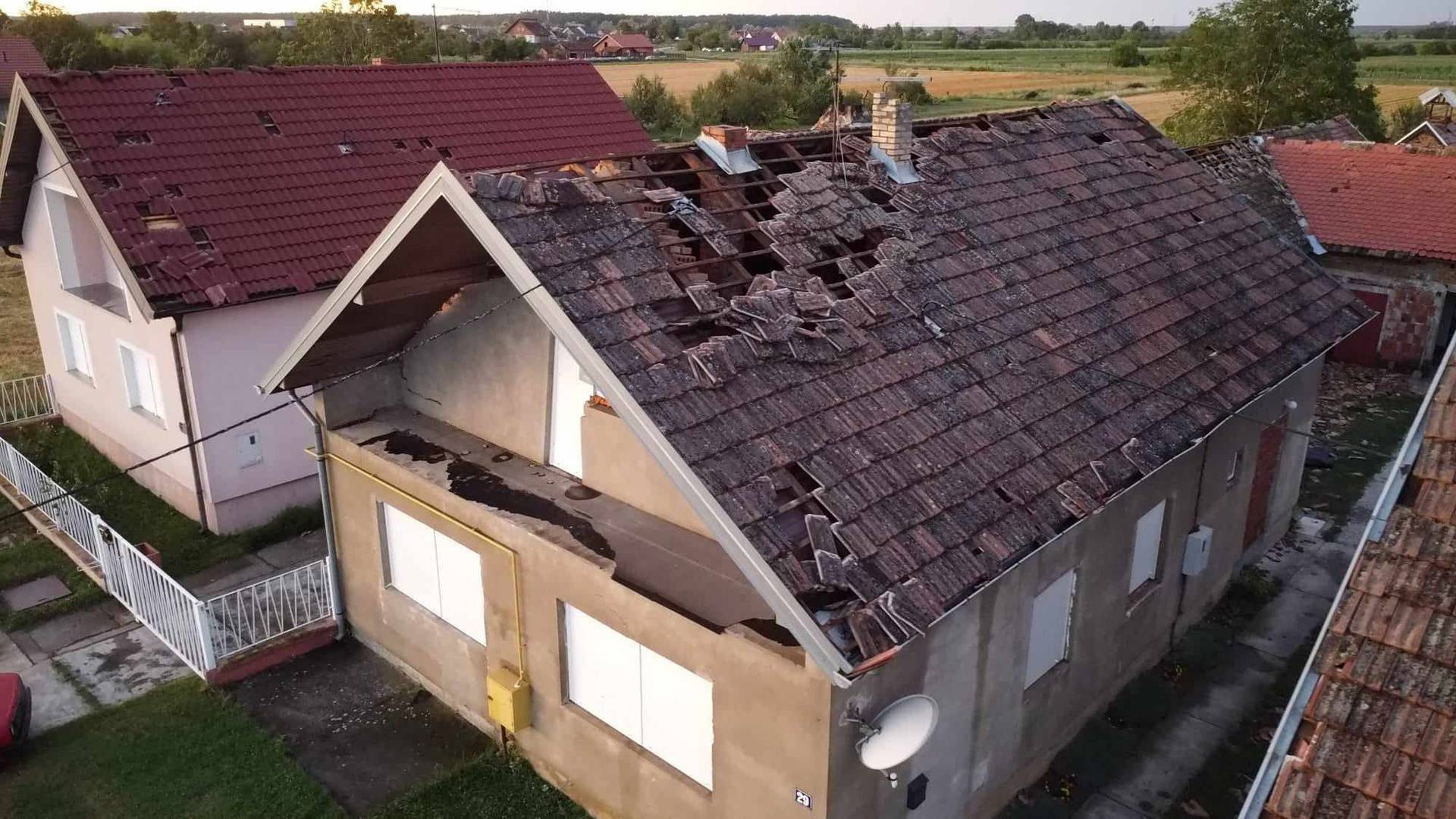 FOTO: Cerna je razorena u oluji, stradala nam je škola, a već četiri dana nemamo ni struje!