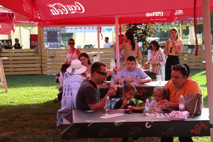 Počeo je peti Chill&Grill: Već prvi dan posjetitelji su uživali u vrhunskoj hrani i odličnoj glazbi