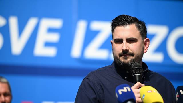 Zagreb: Andrej Plenković družio se s građanima, sportašima i članovima NK Maksimir