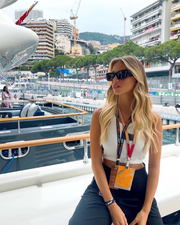 FOTO Ljubila je nogometnu i F1 zvijezdu, sad je slobodna kao ptica i pali pratitelje u bikiniju