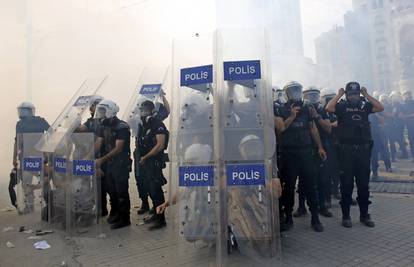 Istanbul: Novi sukobi policije i prosvjednika na Trgu Taksim