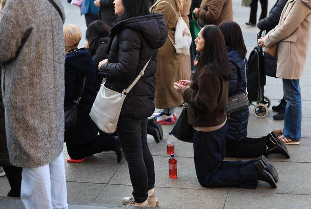 Zagreb: Muška molitva i popratni prosvjed na glavnom gradskom trgu