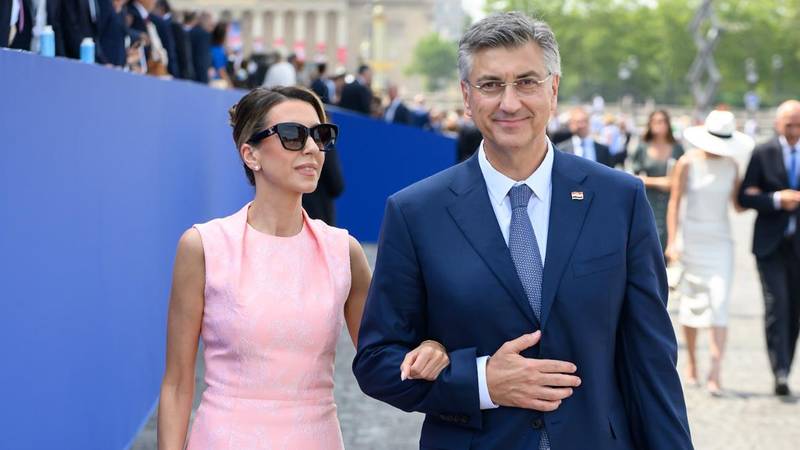 FOTO Plenkovićeva supruga u Parizu nosi brend kojeg nose i princeze: Evo cijene haljine...