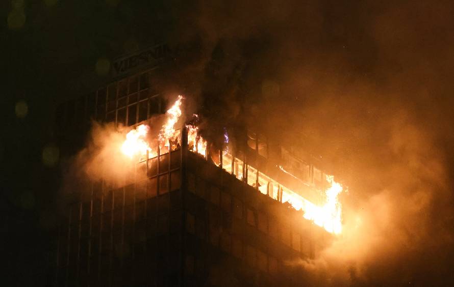Zagreb: Pozar u Vjesnikovom neboderu