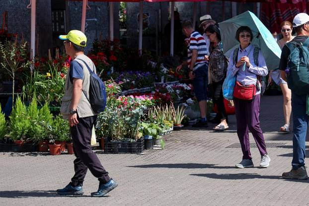 Zagreb: Zbog velikih vrućina građani potražili spas u hladu 