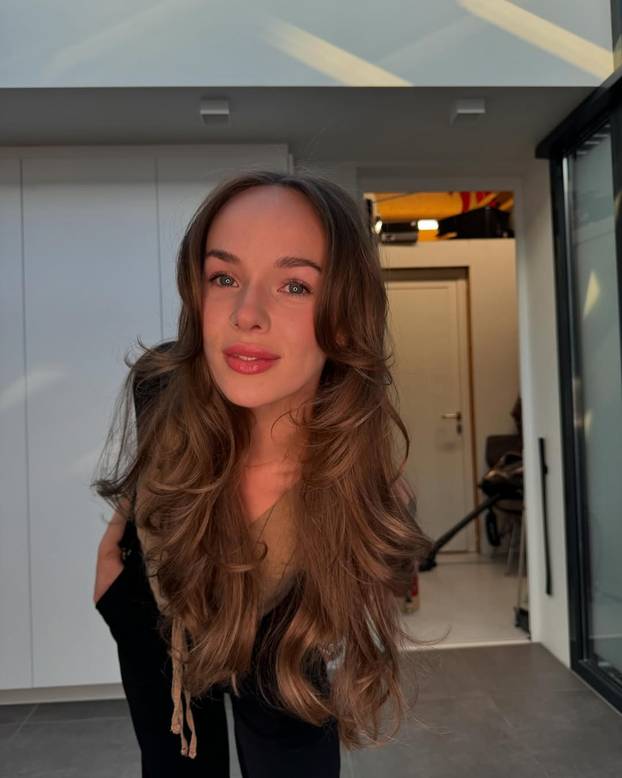 FOTO Najjači čovjek na svijetu ima 206 cm, a ljubi konobaricu od 157 cm. Tragedija ih zbližila...