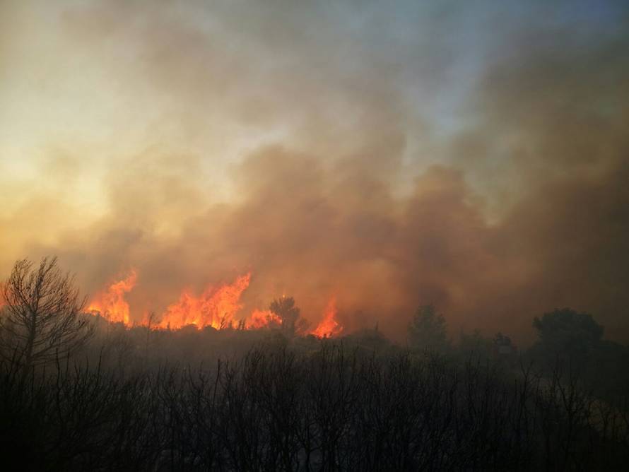 Evakuirali stanovnike sela kod Drniša: 'Ovo je velika nesreća'